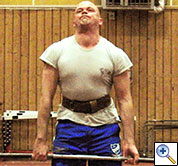 Martin Carlström lyfter 180 kg i marklyft (pers: 200 kg)