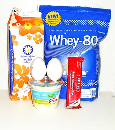 Protein till träning: pulver, mjölk, ägg, kesella, bar