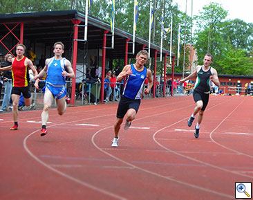 Foto: Joacim Bosson vinner männens 100m-final före Björn Boström, Ardian Fazliu och Sebastian Holmberg