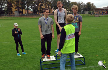 Björn Boström, Mathias Ludvigsen och Erik Nilsson män 100m prisutdelning	